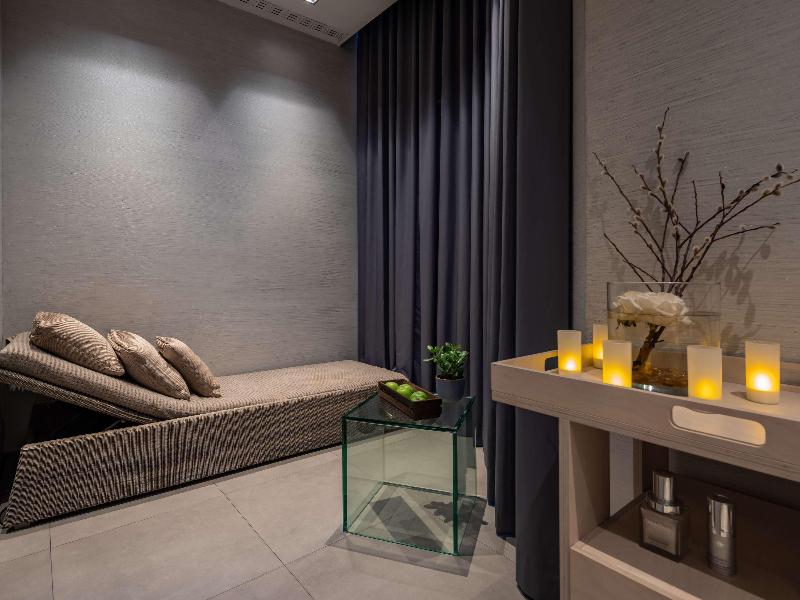 Delano London - Genel