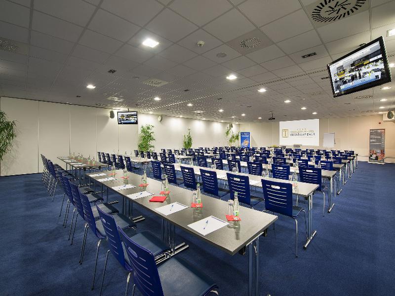 EA Hotel Tereziánský dvůr - Toplantı