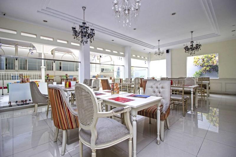 Residences by RedDoorz near Rumah Mode - Restoran