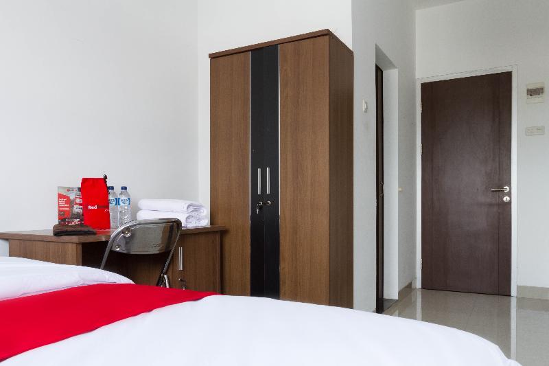 RedDoorz @ Malabar Street - Oda