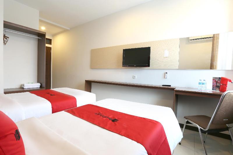 RedDoorz near Braga Street - Oda