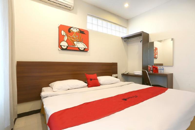 RedDoorz near Braga Street - Oda
