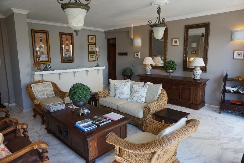 Faros Residence - Lobi