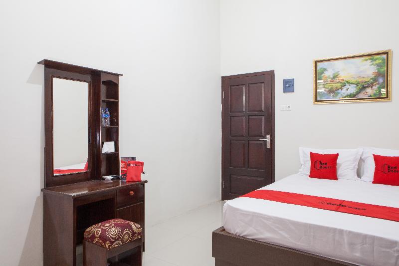 RedDoorz near Banyuwangi Baru Station - Oda