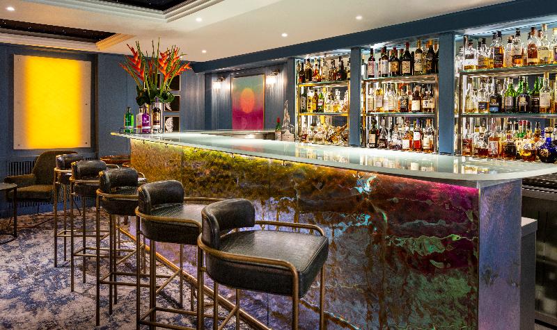 The Capital Hotel, Apartments  & Townhouse - Bar