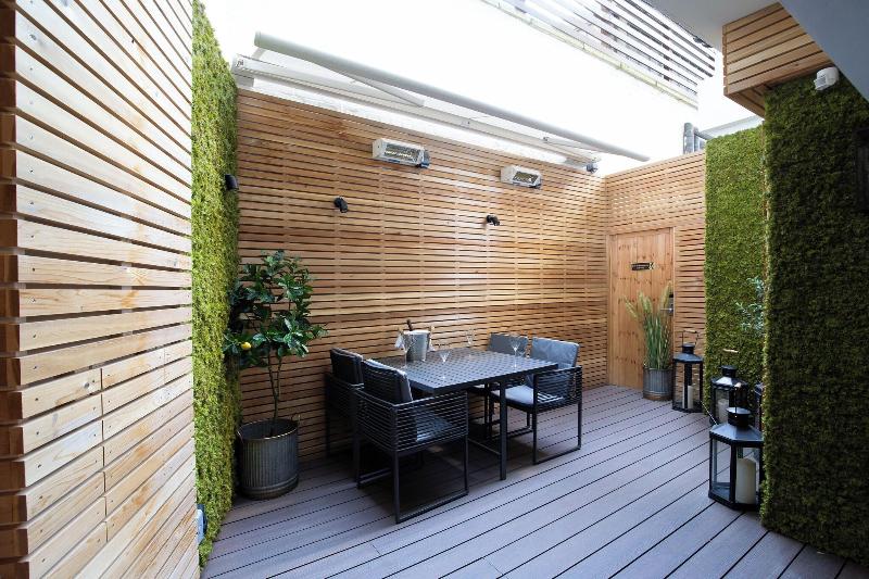 The Capital Hotel, Apartments  & Townhouse - Oda
