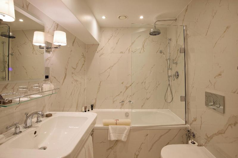 The Capital Hotel, Apartments  & Townhouse - Oda