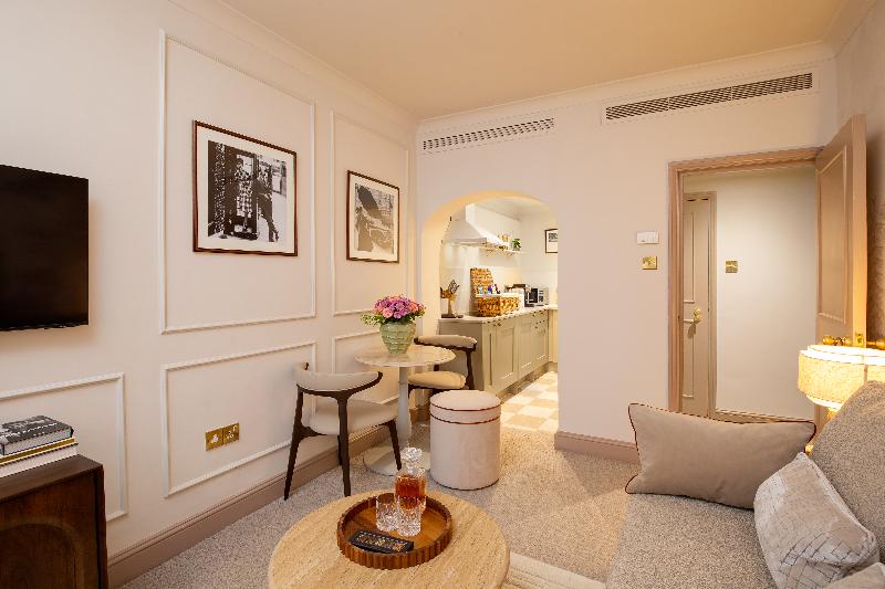 The Capital Hotel, Apartments  & Townhouse - Oda