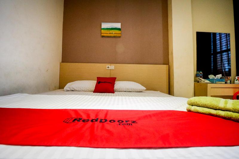 RedDoorz near Pasar Tarapung Siring Banjarmasin - Oda