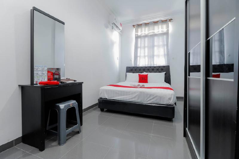 RedDoorz Plus near Batam City Square - Oda