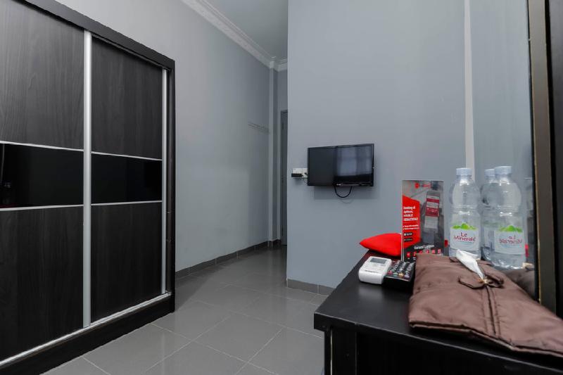 RedDoorz Plus near Batam City Square - Oda