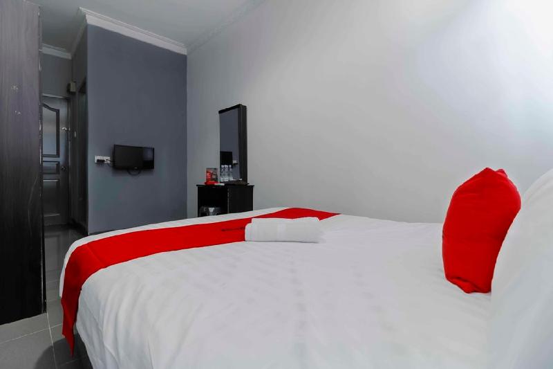 RedDoorz Plus near Batam City Square - Oda