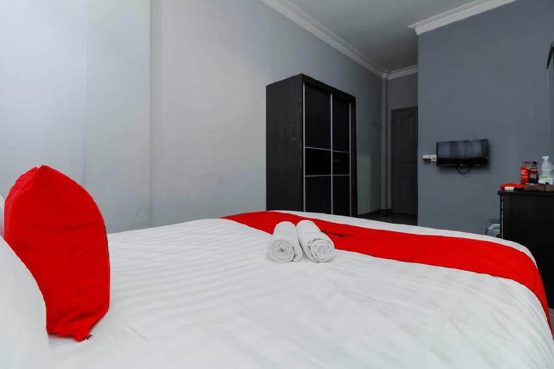 RedDoorz Plus near Batam City Square - Oda