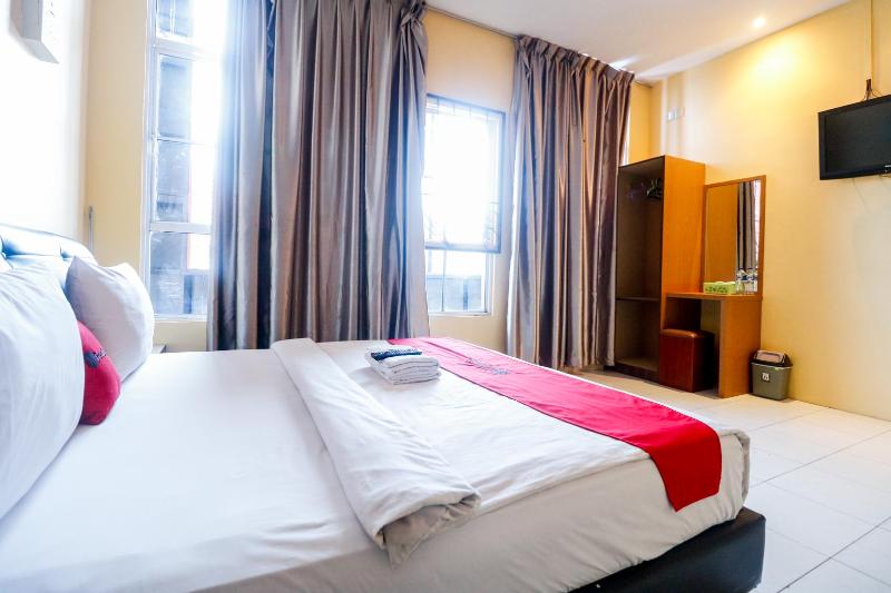RedDoorz Plus near DC Mall Batam - Oda