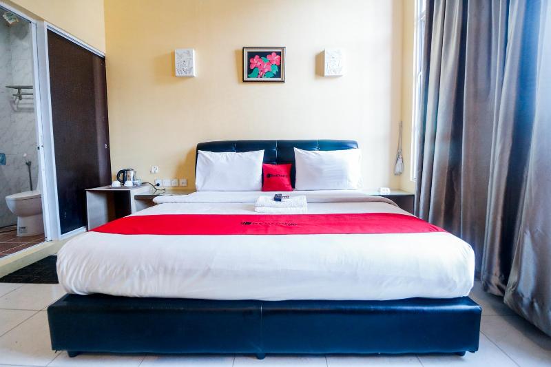 RedDoorz Plus near DC Mall Batam - Oda