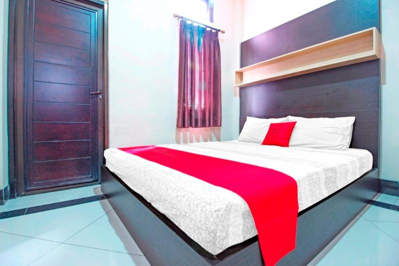 RedDoorz Plus near Isola UPI - Oda