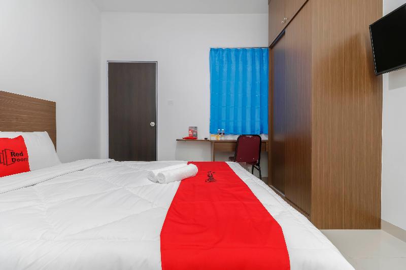 RedDoorz Plus near Kepri Mall - Oda