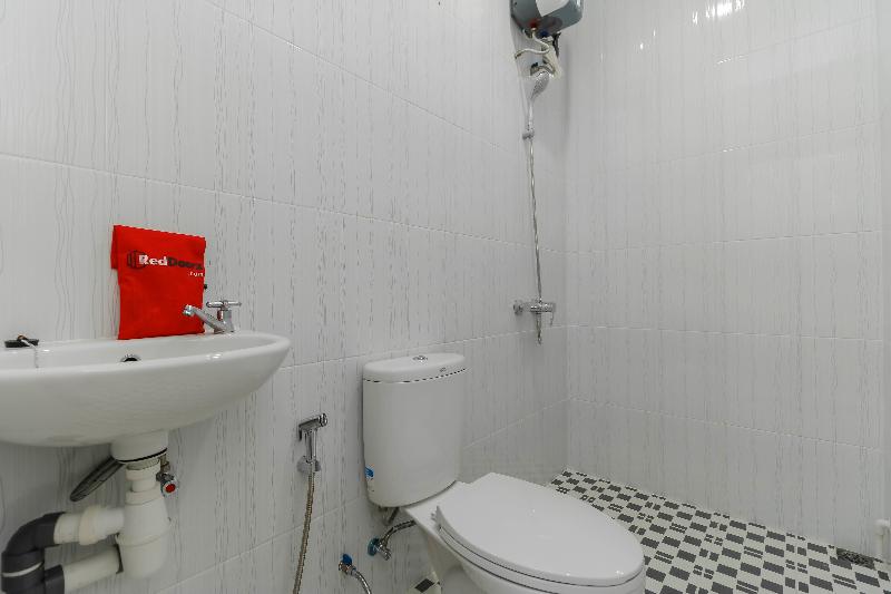 RedDoorz Plus near Kepri Mall - Oda