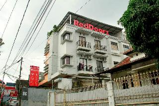 RedDoorz near Telkom Corporate University otel fotoğrafı