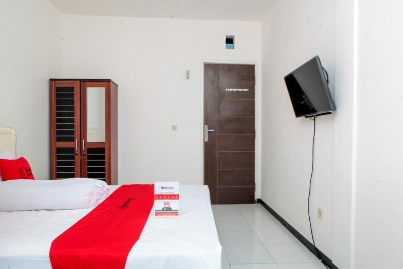 RedDoorz near Telkom Corporate University - Oda