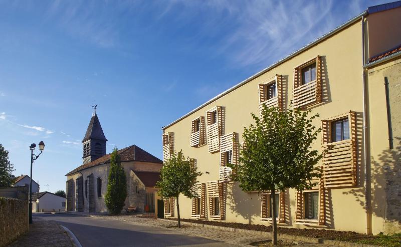 Les Herbes Folles - Genel