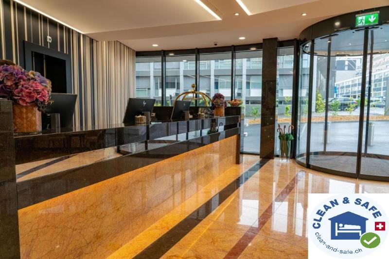 Nash Suites Airport Hotel - Lobi