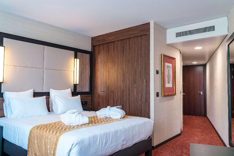 Nash Suites Airport Hotel - Oda
