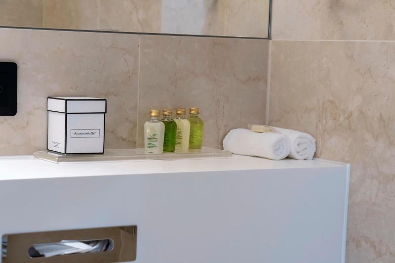 Nash Suites Airport Hotel - Oda