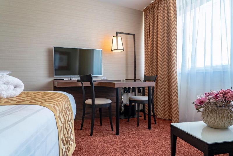 Nash Suites Airport Hotel - Oda