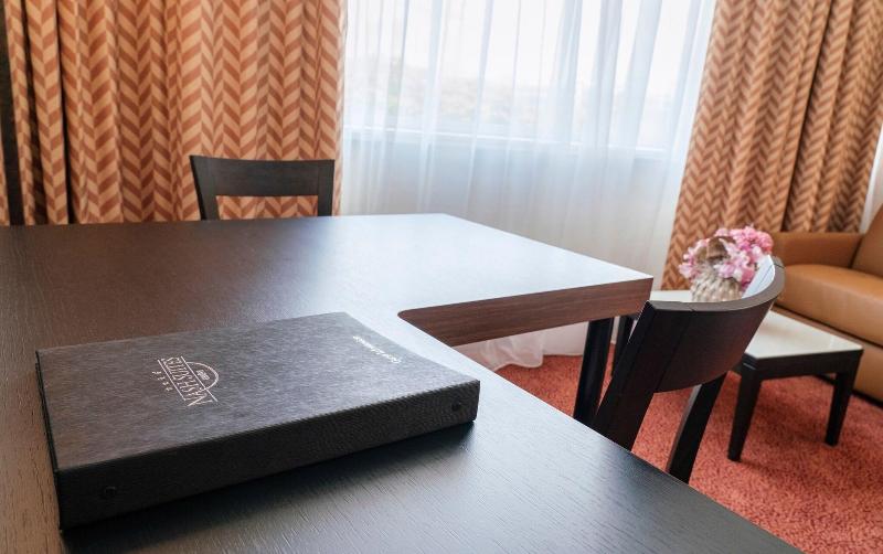 Nash Suites Airport Hotel - Oda