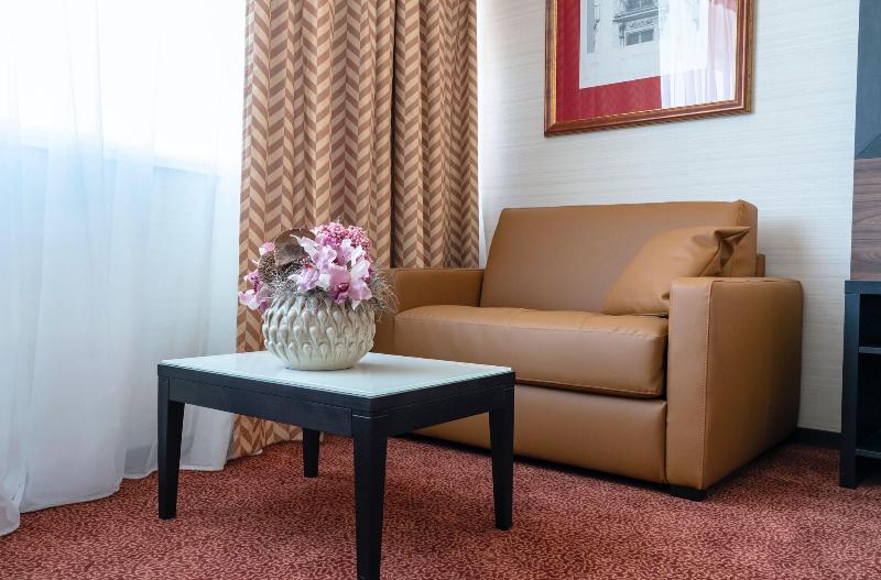 Nash Suites Airport Hotel - Oda