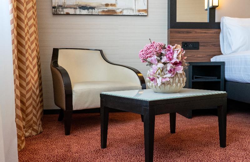 Nash Suites Airport Hotel - Oda