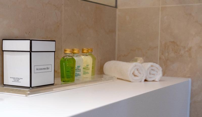 Nash Suites Airport Hotel - Oda