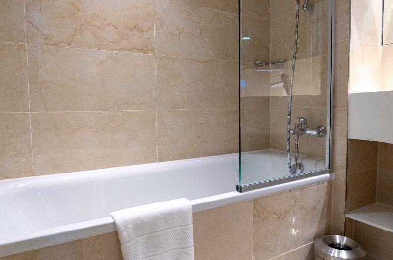 Nash Suites Airport Hotel - Oda