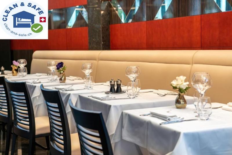 Nash Suites Airport Hotel - Restoran