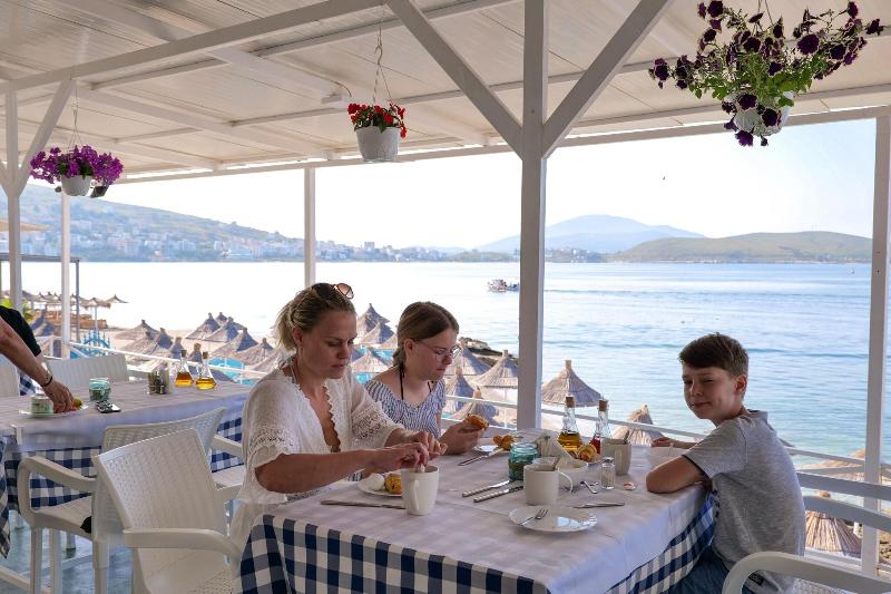 Oceanic Overview Suites - Restoran