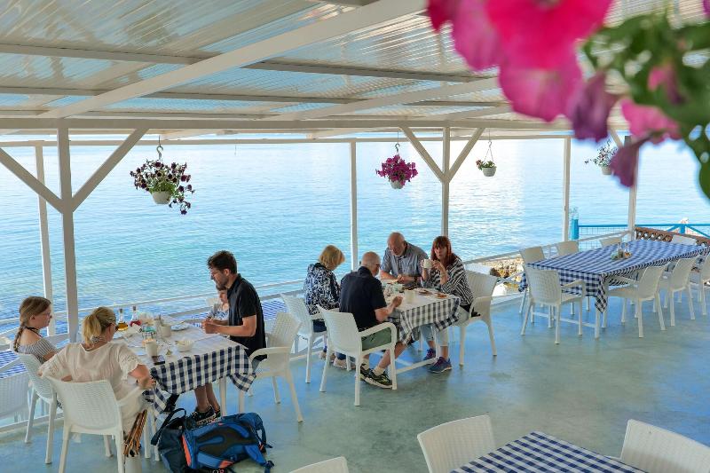 Oceanic Overview Suites - Restoran
