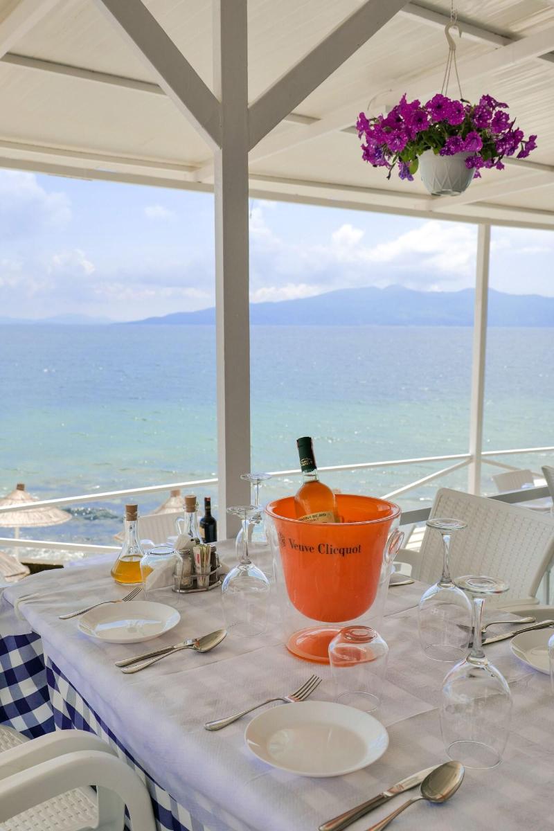 Oceanic Overview Suites - Restoran
