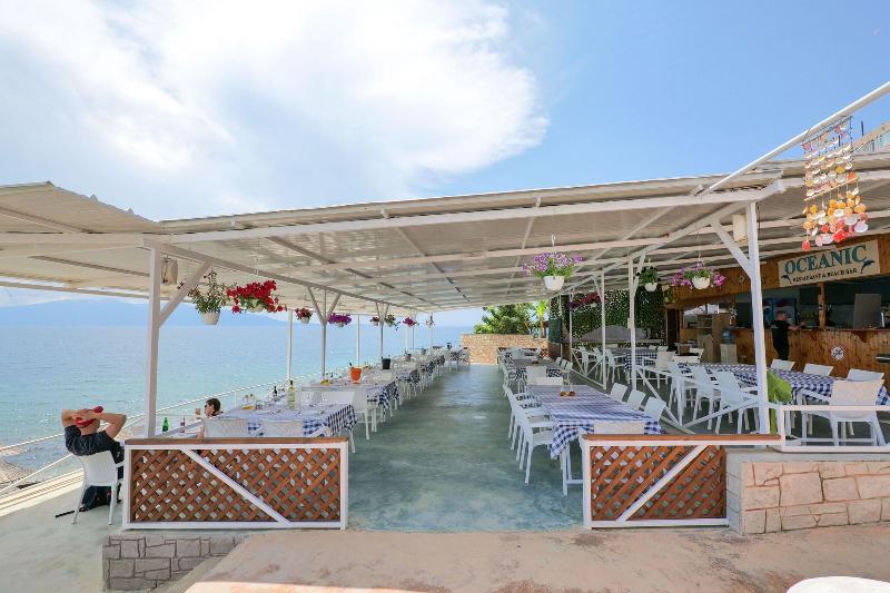 Oceanic Overview Suites - Restoran