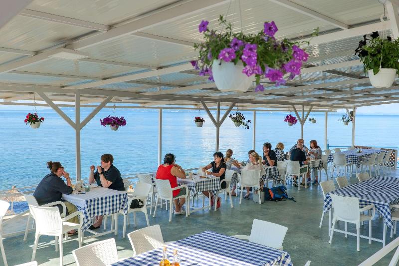 Oceanic Overview Suites - Restoran