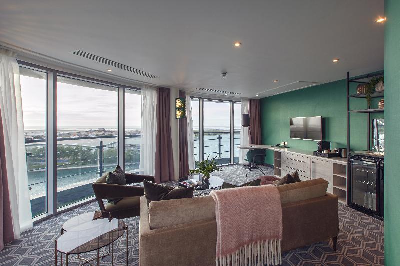Waterfront Hotel Southport - Oda