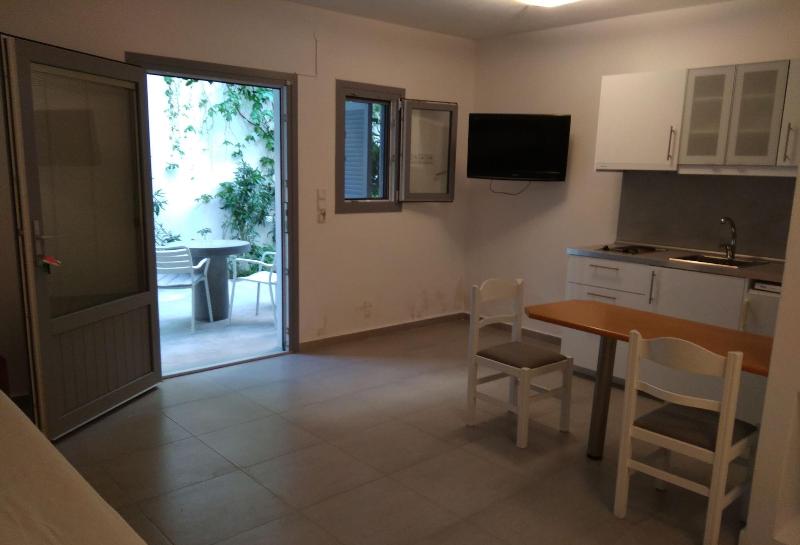 Milos Bay Suites - Oda