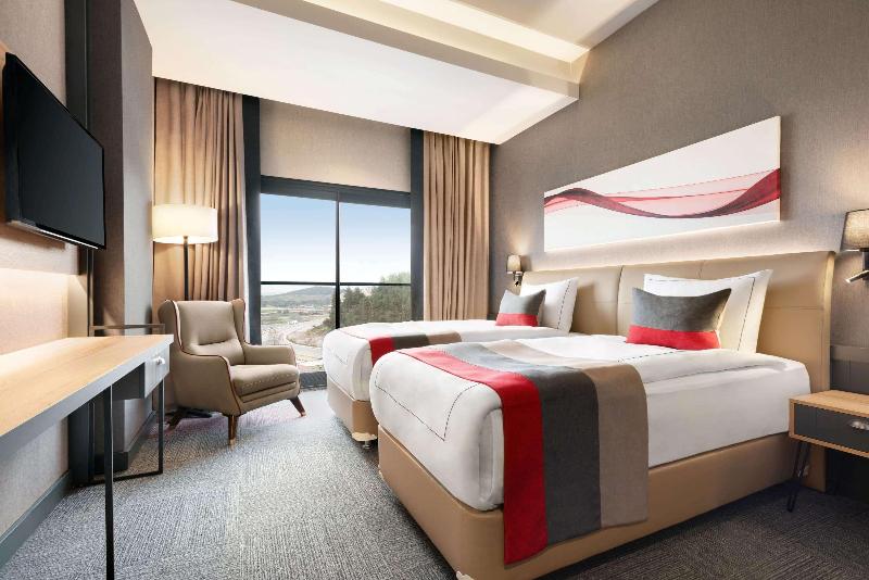 Ramada by Wyndham Tire - Oda