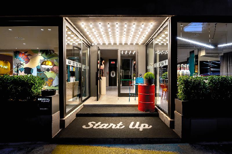 Up Hotel - Lobi