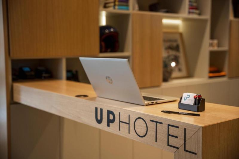 Up Hotel - Genel