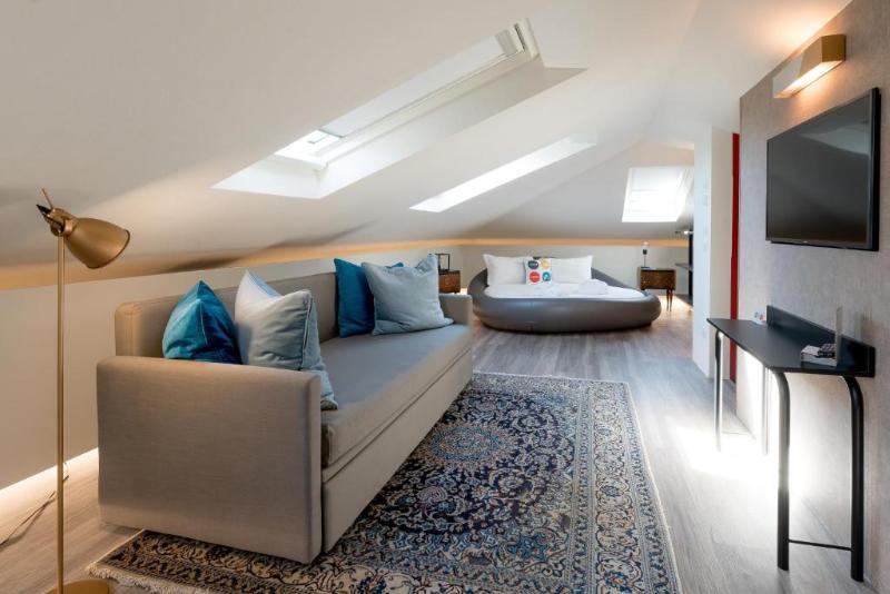Up Hotel - Oda