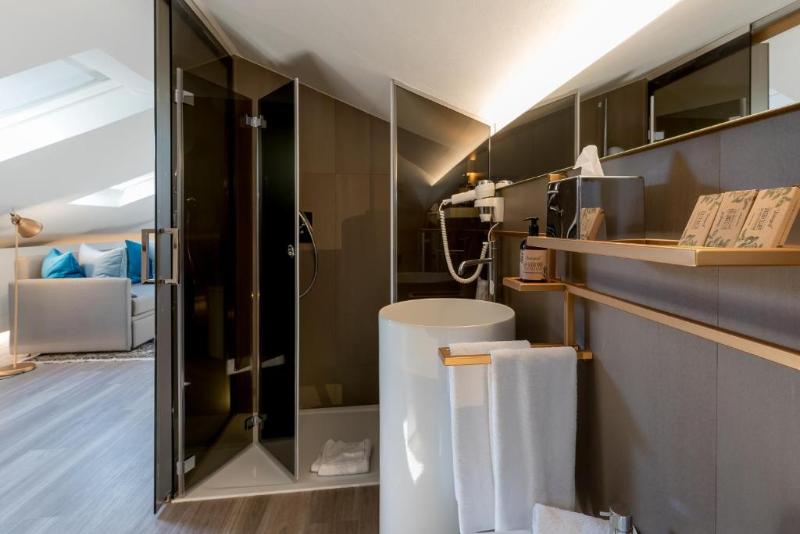 Up Hotel - Oda