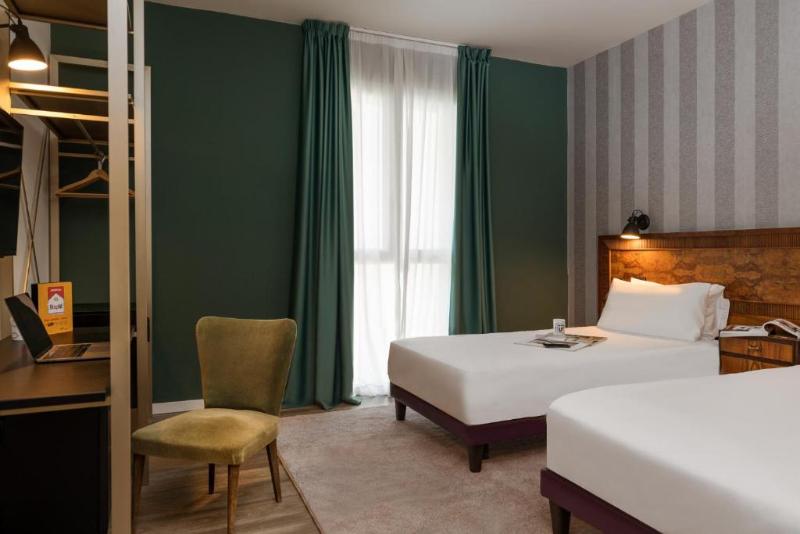 Up Hotel - Oda