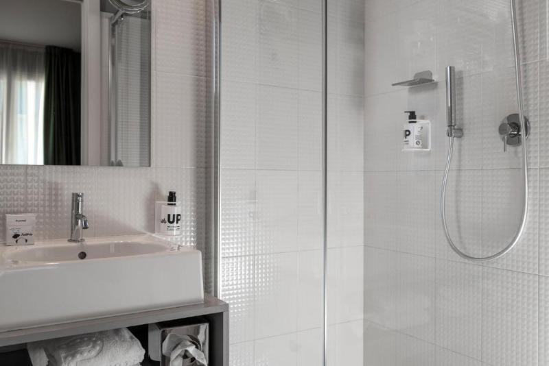 Up Hotel - Oda
