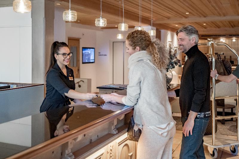 Relais & Chateaux Chasa Montana - Lobi